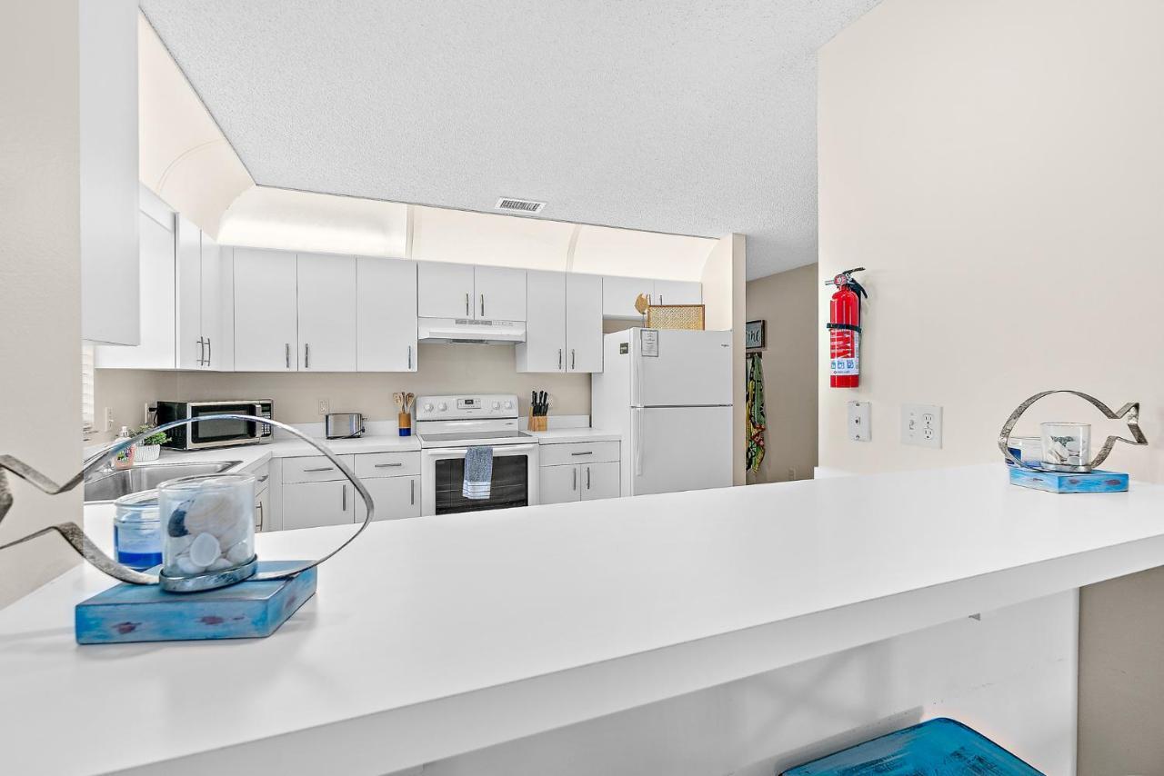 Serene Seaside Retreat - Dog Friendly - 2Br Townhouse With Shared Heated Pool Steps To Paradise Beach! Melbourne Exterior foto