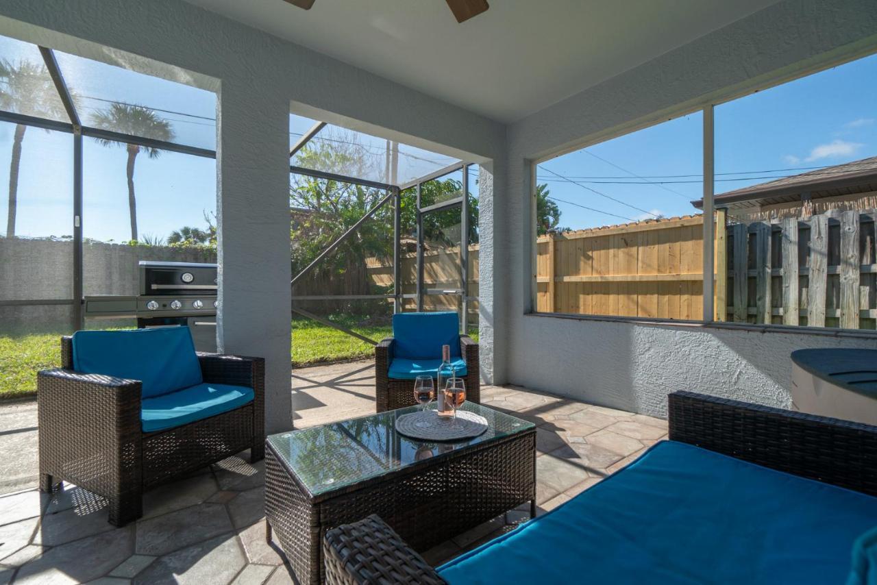 Serene Seaside Retreat - Dog Friendly - 2Br Townhouse With Shared Heated Pool Steps To Paradise Beach! Melbourne Exterior foto